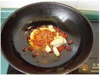 家常菜鲶鱼炖豆腐做法图解7)