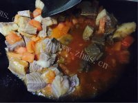 家常菜番茄土豆炖牛腩做法图解7)