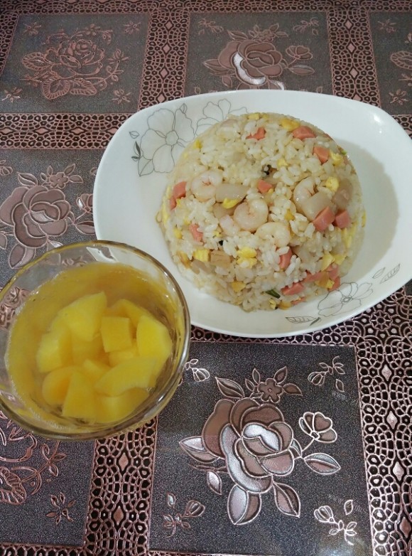 美味营养的海鲜炒饭