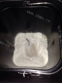 自制肉松火腿面包做法图解2)