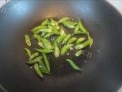 杭椒炒猪肚做法图解7)