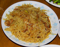诱人的土豆丝炒肉做法图解9)
