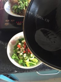 简单的凉拌黄瓜卷做法图解8)