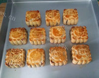 自制广式蛋黄月饼做法图解19)