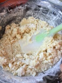 自制广式蛋黄莲蓉月饼做法图解5)