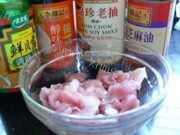 家常菜红椒炒肉做法图解1)