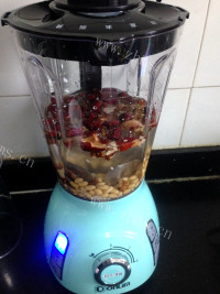 新鲜的红枣核桃糯米豆浆做法图解4)