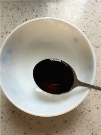 美味的凉拌皮蛋做法图解3)