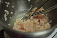 美味的清汤鱼圆做法图解4)