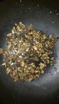 好吃的琥珀核桃做法图解2)