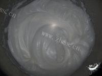 自制香蕉戚风蛋糕做法图解4)