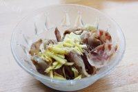 家常豆皮炒腊肠做法图解6)