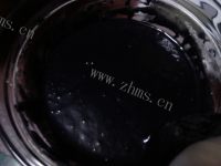 爱吃竹炭抹茶奶冻卷做法图解10)