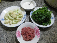 美味佳肴里脊肉菠菜花菜羹做法图解1)