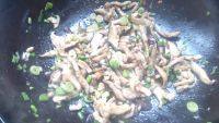 家常菜香菇炒肉丝做法图解5)