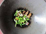 从此恋上茼蒿炒肉做法图解5)