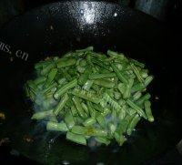 「念念不忘」豆角炒肉做法图解11)