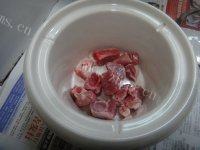 营养海带黄豆排骨汤做法图解4)