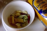 美味青椒洋葱炖鸡腿做法图解5)