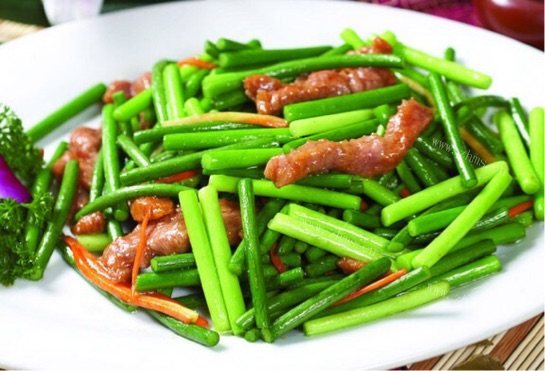 五味俱全的肉丝蒜苔