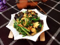 家常菜韭菜木耳炒鸡蛋