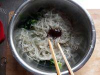 凉拌菠菜粉丝做法图解8)