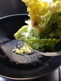 蒜香黄心菜做法图解5)