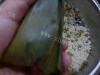 自制绿豆糯米粽做法图解5)