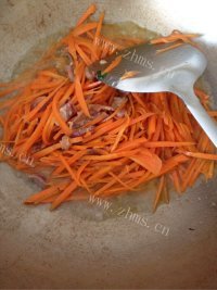 家常菜胡萝卜肉丝做法图解3)