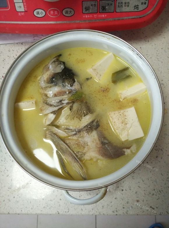 独特的鱼头豆腐汤