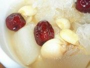 自制红枣银耳莲子汤做法图解3)