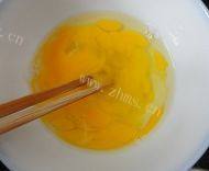 清淡的青椒炒蛋的做法图解二