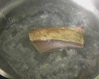 家庭版芹菜炒腊肉做法图解2)