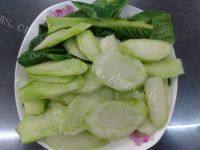 家常菜肉片炒芥兰做法图解4)