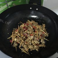 外酥里嫩麻辣牙签肉做法图解11)