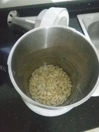 美味早餐原味豆浆做法图解4)