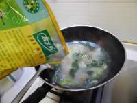 家常菜青菜肉丸汤做法图解10)