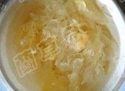 美味的香蕉百合银耳羹做法图解1)