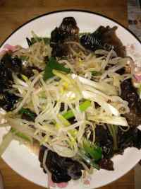 特制凉拌豆芽木耳做法图解4)