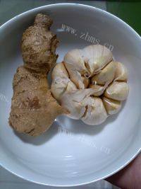 家常菜金针菇炒肉片做法图解1)