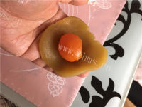自制蛋黄莲蓉月饼做法图解15)