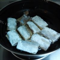 美味的香煎带鱼做法图解4)