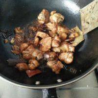 可口的香菇土豆炖鸡的做法图解五