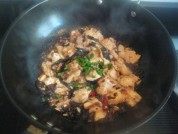 家常菜黑木耳炖豆腐