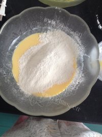 珍馐美味的酸奶蛋糕做法图解3)