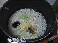 美味早餐白菜粥做法图解3)