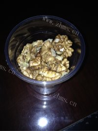 美味的核桃豆浆做法图解2)
