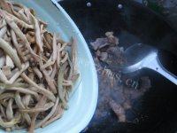 家常黄花菜炒肉做法图解8)