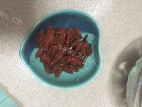 美味的红枣银耳羹做法图解3)