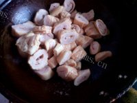 家常菜青椒炒肥肠做法图解3)